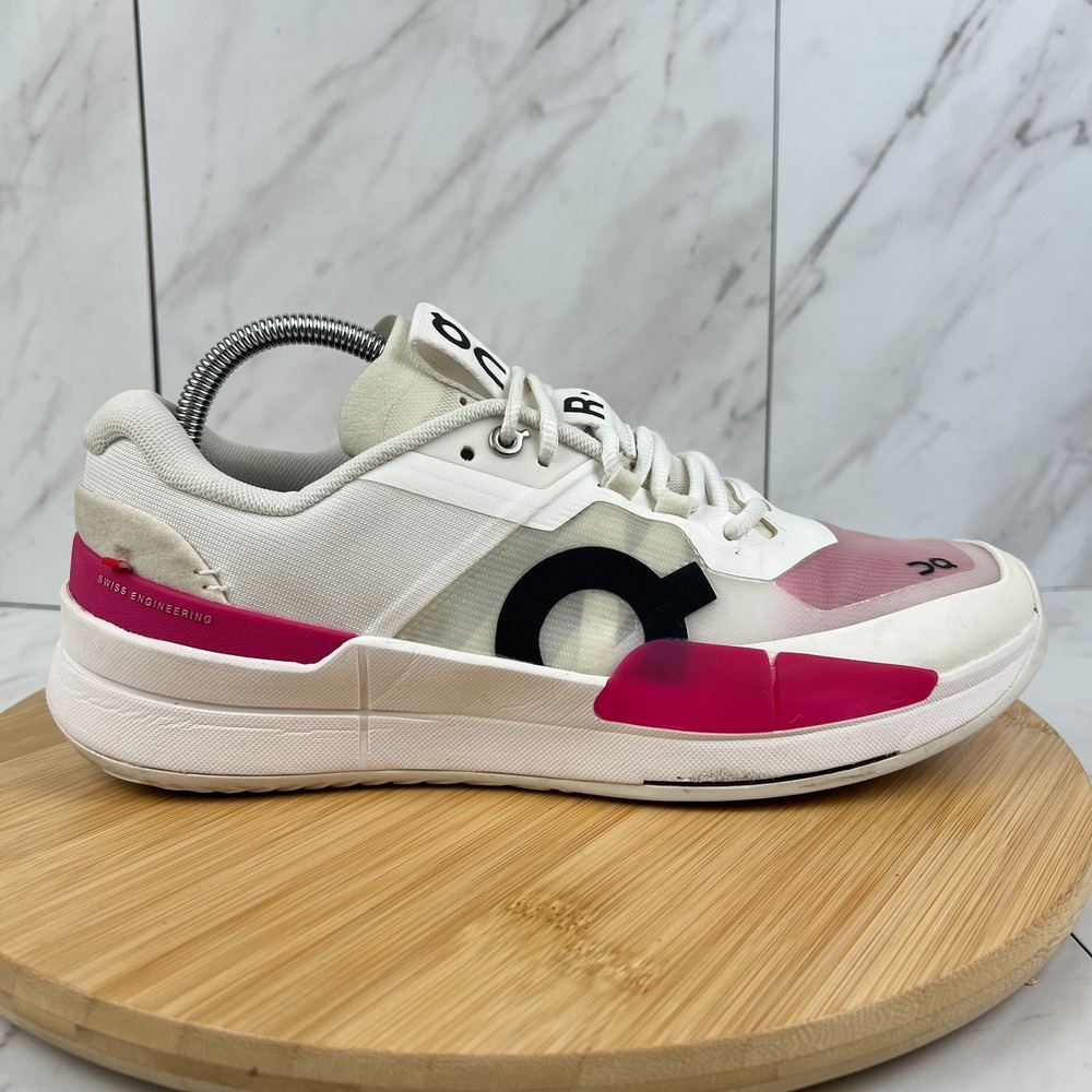 On Cloud The Roger Pro 2 Womens Size 10.5 White Pink Tennis Pickleball Shoes
